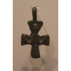 Crucifix pendant with an unnoticeable face